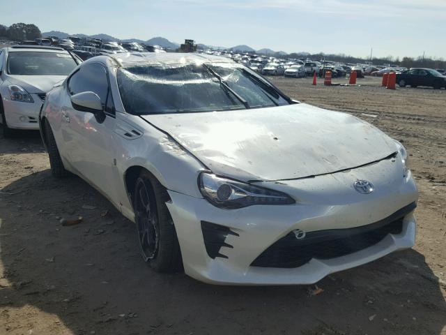 JF1ZNAA10H9701365 - 2017 TOYOTA 86 BASE WHITE photo 1