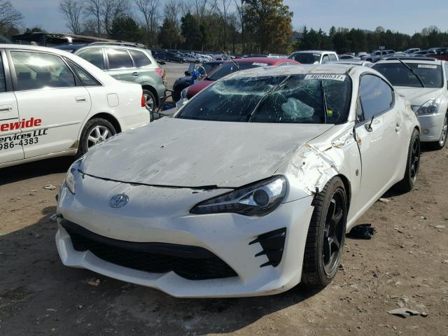 JF1ZNAA10H9701365 - 2017 TOYOTA 86 BASE WHITE photo 2