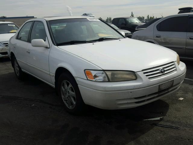 JT2BF28K3W0094045 - 1998 TOYOTA CAMRY WHITE photo 1