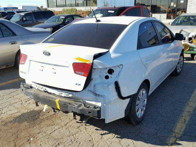 KNAFU4A25D5735603 - 2013 KIA FORTE EX WHITE photo 4