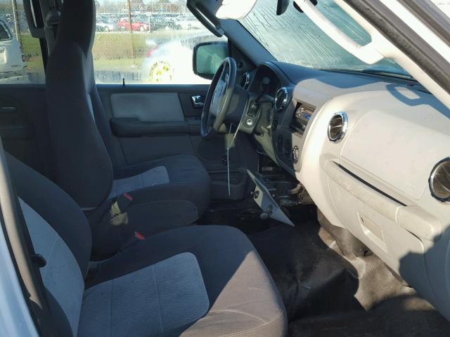 1FMPU16515LA81748 - 2005 FORD EXPEDITION WHITE photo 5