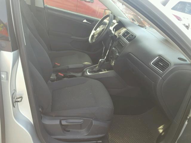 3VW2K7AJ2CM354619 - 2012 VOLKSWAGEN JETTA BASE SILVER photo 5