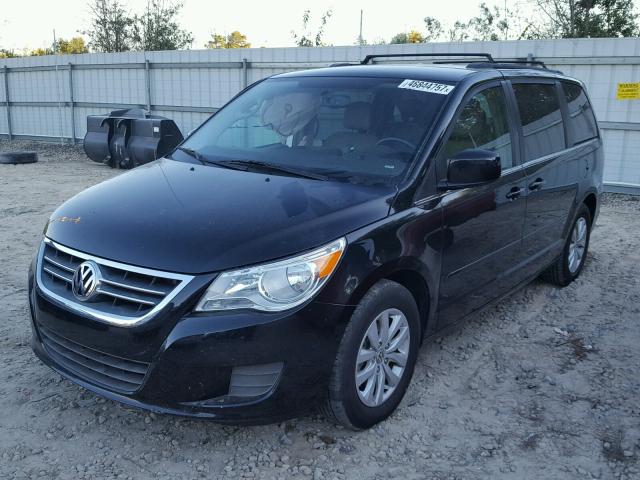 2C4RVABG2CR151943 - 2012 VOLKSWAGEN ROUTAN SE BLACK photo 2