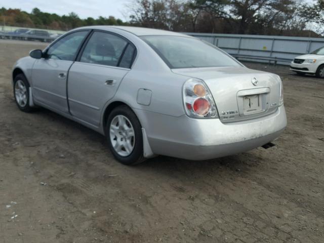 1N4AL11D34C105435 - 2004 NISSAN ALTIMA BAS SILVER photo 3