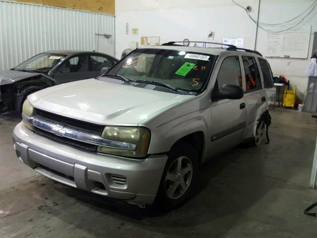 1GNDT13S042121219 - 2004 CHEVROLET TRAILBLAZE SILVER photo 2