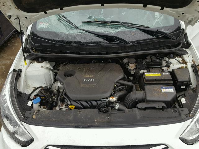 KMHCT4AE6GU028664 - 2016 HYUNDAI ACCENT SE WHITE photo 7