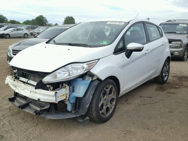 3FADP4FJ7CM171498 - 2012 FORD FIESTA SES WHITE photo 2