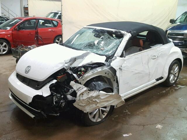 3VW517AT8HM811331 - 2017 VOLKSWAGEN BEETLE S/S 白色 照片 2