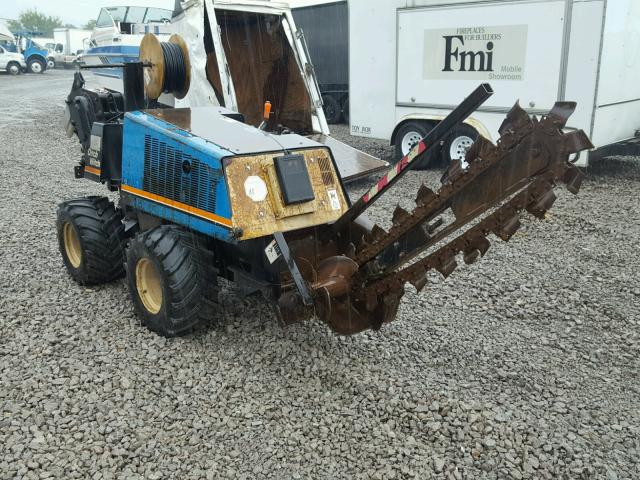 4T0448 - 2000 DITCH WITCH TRENCHER BLUE photo 2