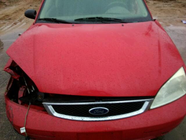 1FAFP34N15W213207 - 2005 FORD FOCUS ZX4 RED photo 7