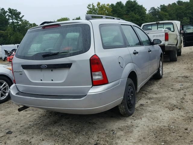 1FAHP36N77W229792 - 2007 FORD FOCUS ZXW SILVER photo 4