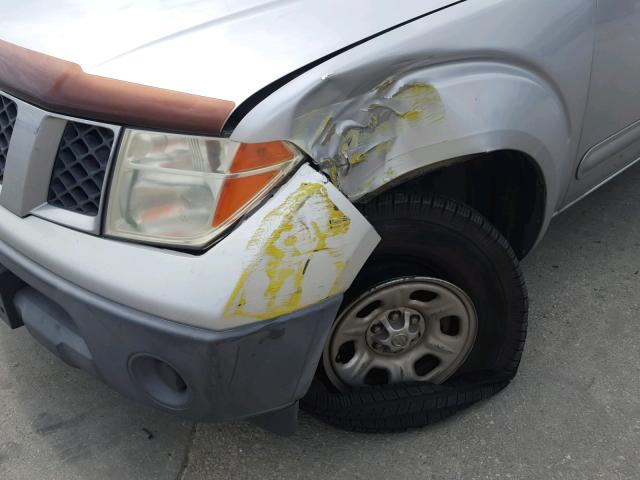 1N6BD06T15C422358 - 2005 NISSAN FRONTIER SILVER photo 9