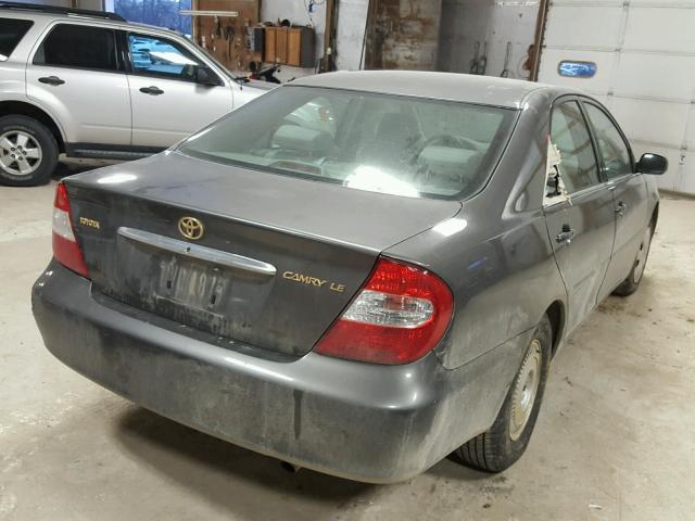 JTDBE32KX20074989 - 2002 TOYOTA CAMRY LE ნაცრისფერი ფოტო 4