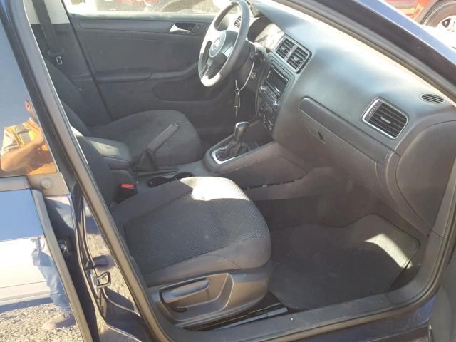 3VW2K7AJ7EM335910 - 2014 VOLKSWAGEN JETTA BASE BLUE photo 5