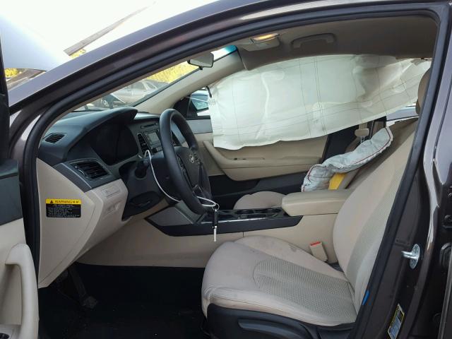 5NPE24AF6FH055428 - 2015 HYUNDAI SONATA SE BROWN photo 5