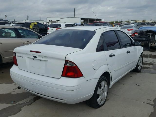 1FAFP34N77W321740 - 2007 FORD FOCUS ZX4 WHITE photo 4