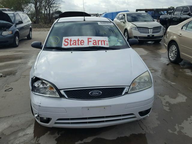 1FAFP34N77W321740 - 2007 FORD FOCUS ZX4 WHITE photo 9