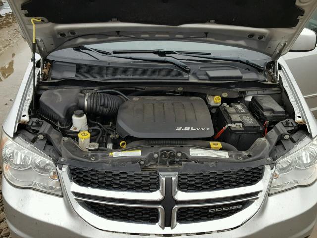 2D4RN5DG6BR741200 - 2011 DODGE GRAND CARA SILVER photo 7