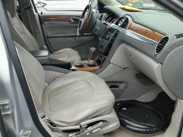 5GAKRBED2BJ335426 - 2011 BUICK ENCLAVE CX SILVER photo 5