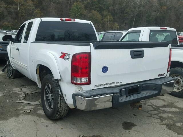 2GTEK19J881215868 - 2008 GMC SIERRA K15 WHITE photo 3