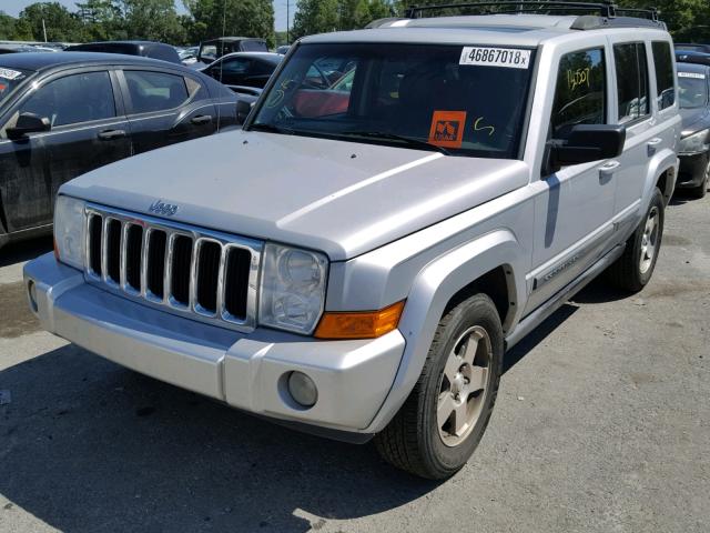 1J8HH48K09C552479 - 2009 JEEP COMMANDER SILVER photo 2