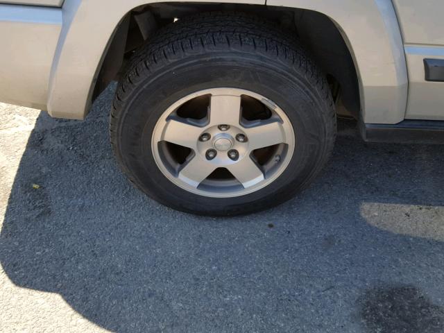 1J8HH48K09C552479 - 2009 JEEP COMMANDER SILVER photo 9