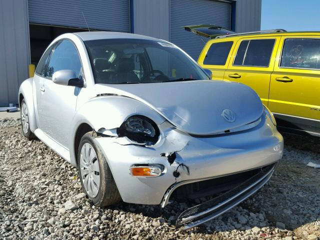 3VWBK31C45M410055 - 2005 VOLKSWAGEN NEW BEETLE 银色 照片 1