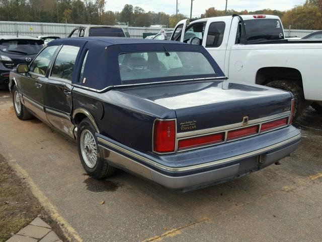 1LNLM82W5VY622812 - 1997 LINCOLN TOWN CAR S BLUE photo 3