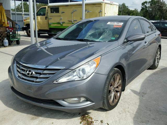 5NPEC4AC7CH351167 - 2012 HYUNDAI SONATA SE GRAY photo 2