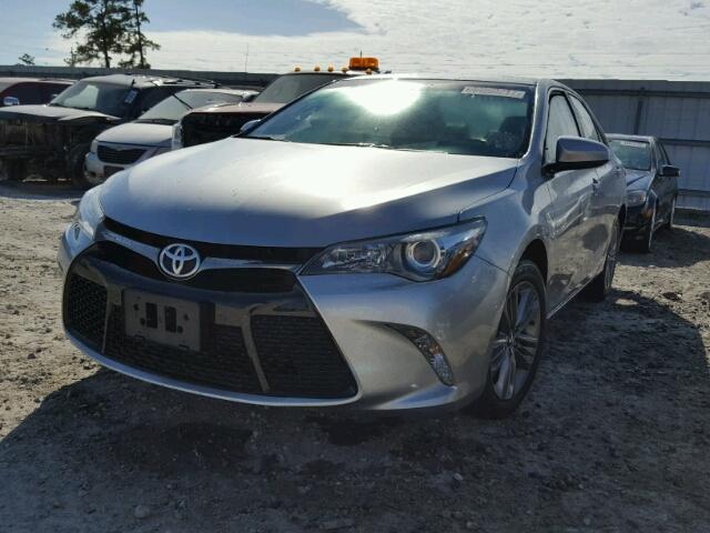 4T1BF1FK5FU019761 - 2015 TOYOTA CAMRY SILVER photo 2