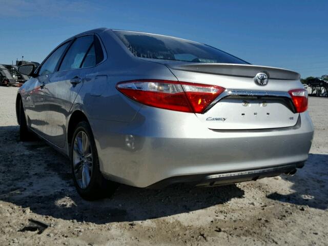 4T1BF1FK5FU019761 - 2015 TOYOTA CAMRY SILVER photo 3