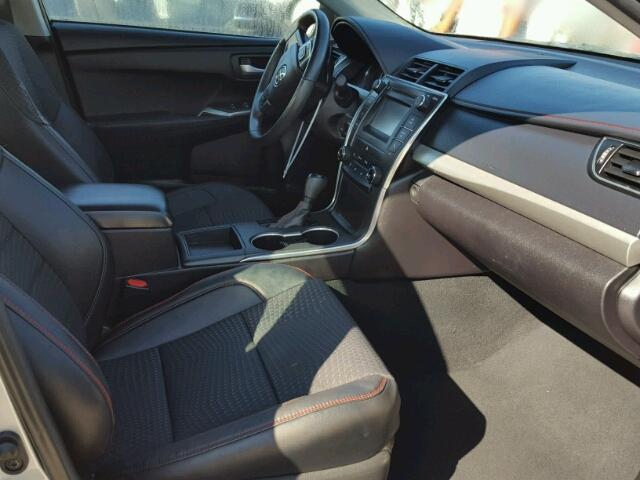 4T1BF1FK5FU019761 - 2015 TOYOTA CAMRY SILVER photo 5