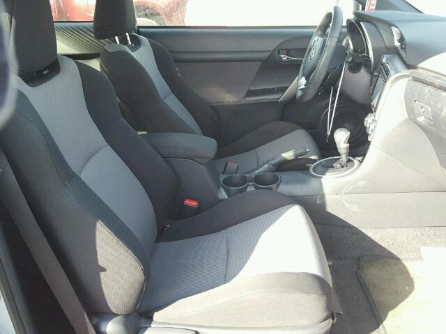 JTKJF5C72GJ013869 - 2016 TOYOTA SCION TC 灰色 照片 5