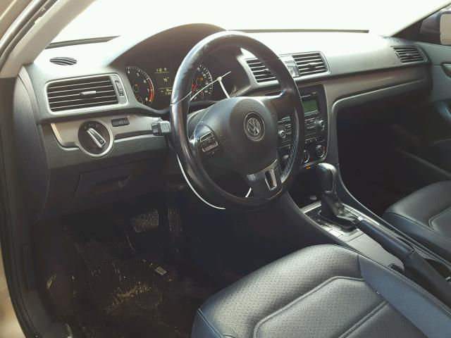 1VWAT7A30FC030312 - 2015 VOLKSWAGEN PASSAT S أسمر صورة 9