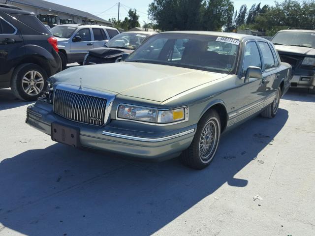 1LNLM82W6SY624824 - 1995 LINCOLN TOWN CAR S GREEN photo 2