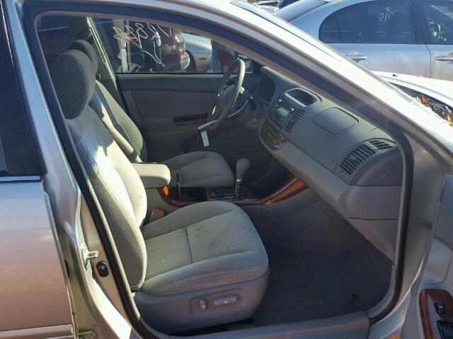 4T1BE32K04U883036 - 2004 TOYOTA CAMRY LE ვერცხლისფერი ფოტო 5