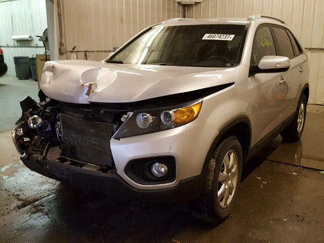 5XYKT3A67DG413053 - 2013 KIA SORENTO LX SILVER photo 2