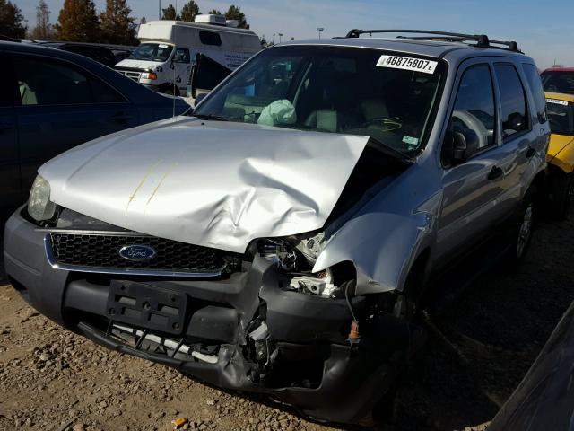 1FMCU03113KA02768 - 2003 FORD ESCAPE XLT SILVER photo 2