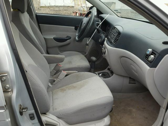 KMHCN46C66U004798 - 2006 HYUNDAI ACCENT GLS SILVER photo 5