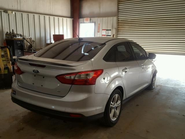 1FAHP3F27CL167361 - 2012 FORD FOCUS SE SILVER photo 4