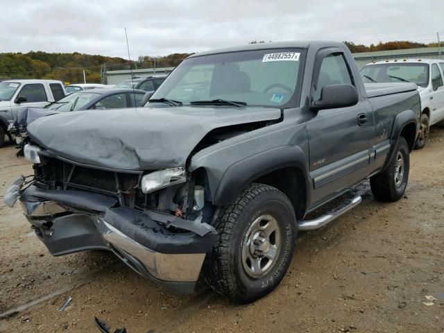 1GCEK14W02Z276133 - 2002 CHEVROLET SILVERADO GRAY photo 2