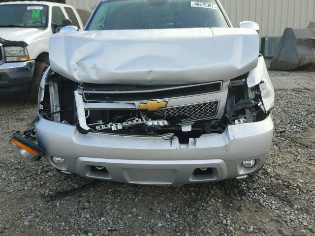 1GNSKHE7XDR183584 - 2013 CHEVROLET SUBURBAN K SILVER photo 9