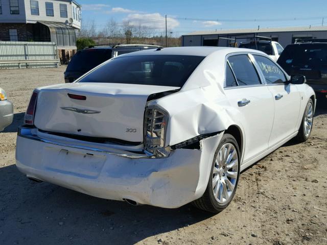 2C3CCAAG2DH698025 - 2013 CHRYSLER 300 WHITE photo 4