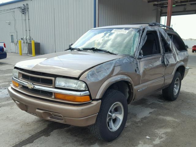 1GNCS18W12K193070 - 2002 CHEVROLET BLAZER BROWN photo 2