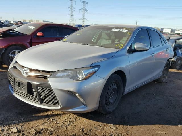 4T1BF1FK5GU565557 - 2016 TOYOTA CAMRY LE SILVER photo 2