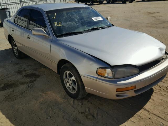 4T1SK12E2SU877839 - 1995 TOYOTA CAMRY LE GOLD photo 1