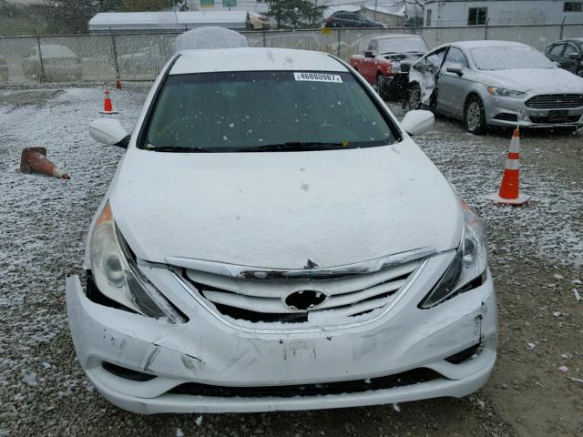 5NPEB4AC5BH102156 - 2011 HYUNDAI SONATA GLS WHITE photo 9