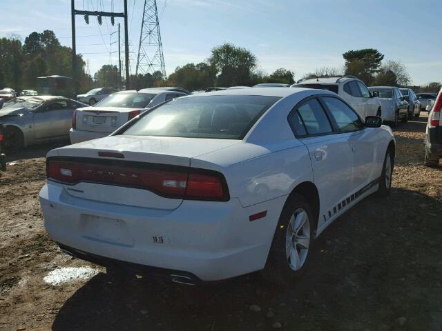 2B3CL3CG0BH577870 - 2011 DODGE CHARGER WHITE photo 4