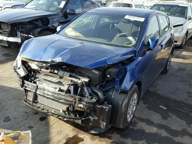 KMHCT5AE6GU265323 - 2016 HYUNDAI ACCENT SE BLUE photo 2