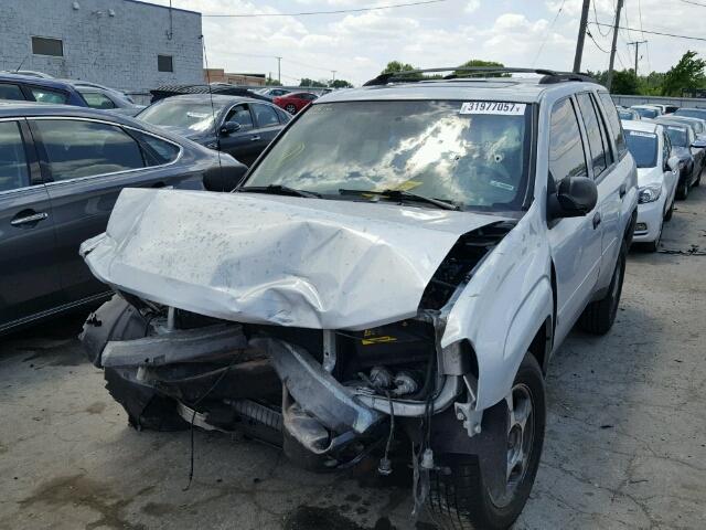 1GNDT13S582258453 - 2008 CHEVROLET TRAILBLAZE SILVER photo 2